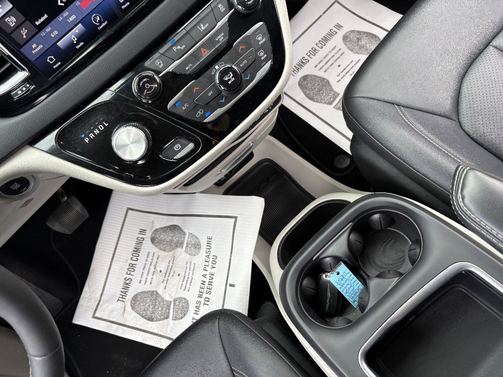 Used 2024 Chrysler Pacifica Touring-L image 28