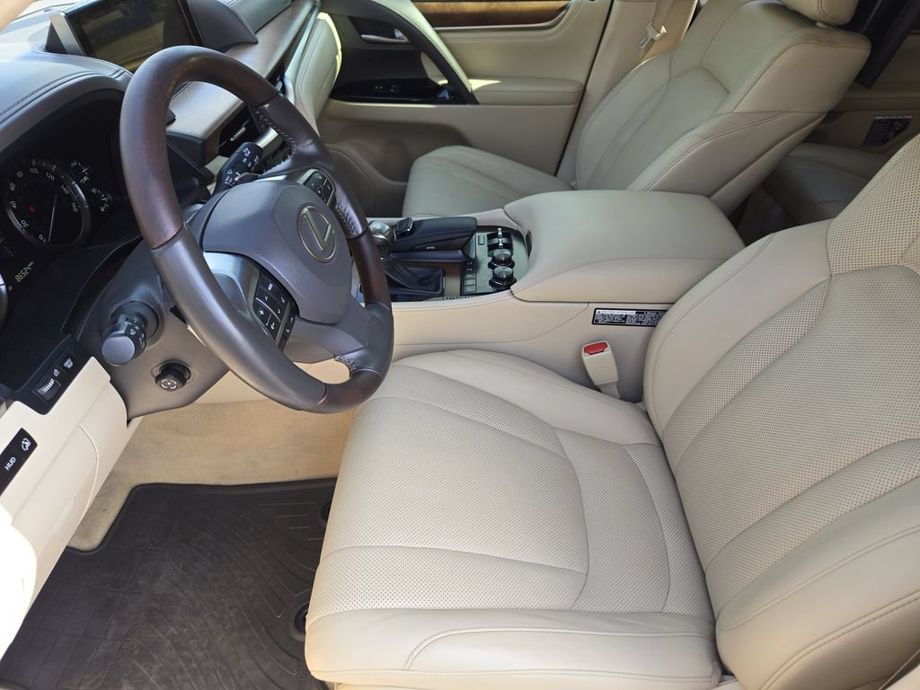 Used 2020 Lexus LX 570 4WD w/ Luxury Package image 13