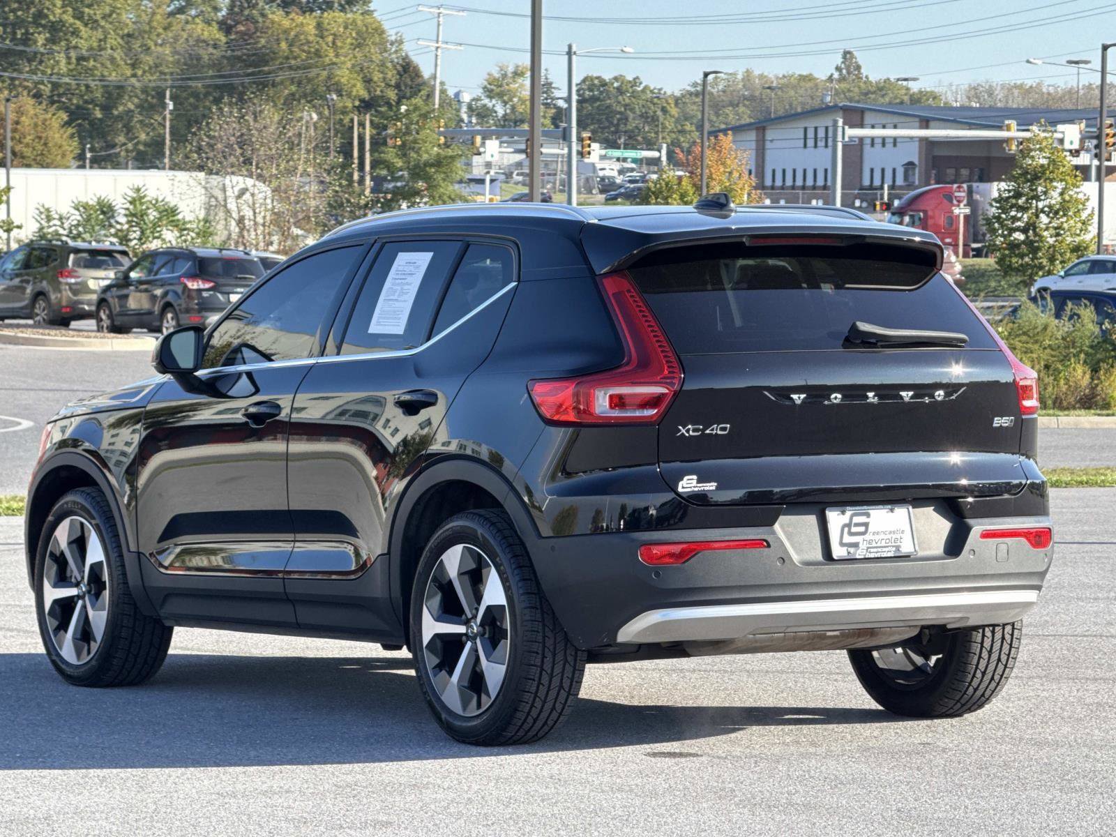 Used 2024 Volvo XC40 B5 Plus image 26