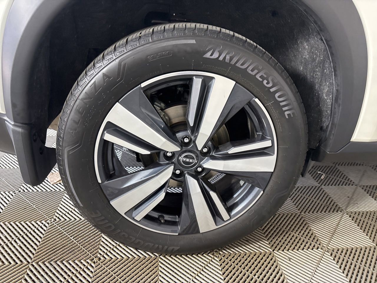 Used 2023 Nissan Rogue SL w/ SL Premium Package image 30