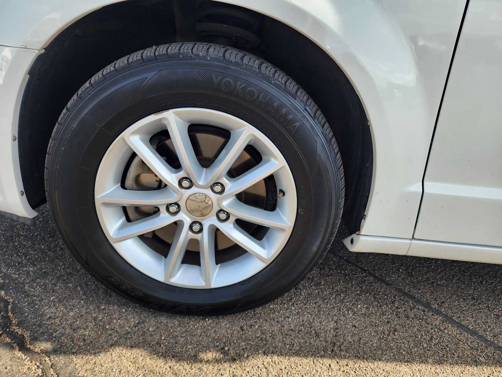 Used 2020 Dodge Grand Caravan SXT FWD image 9