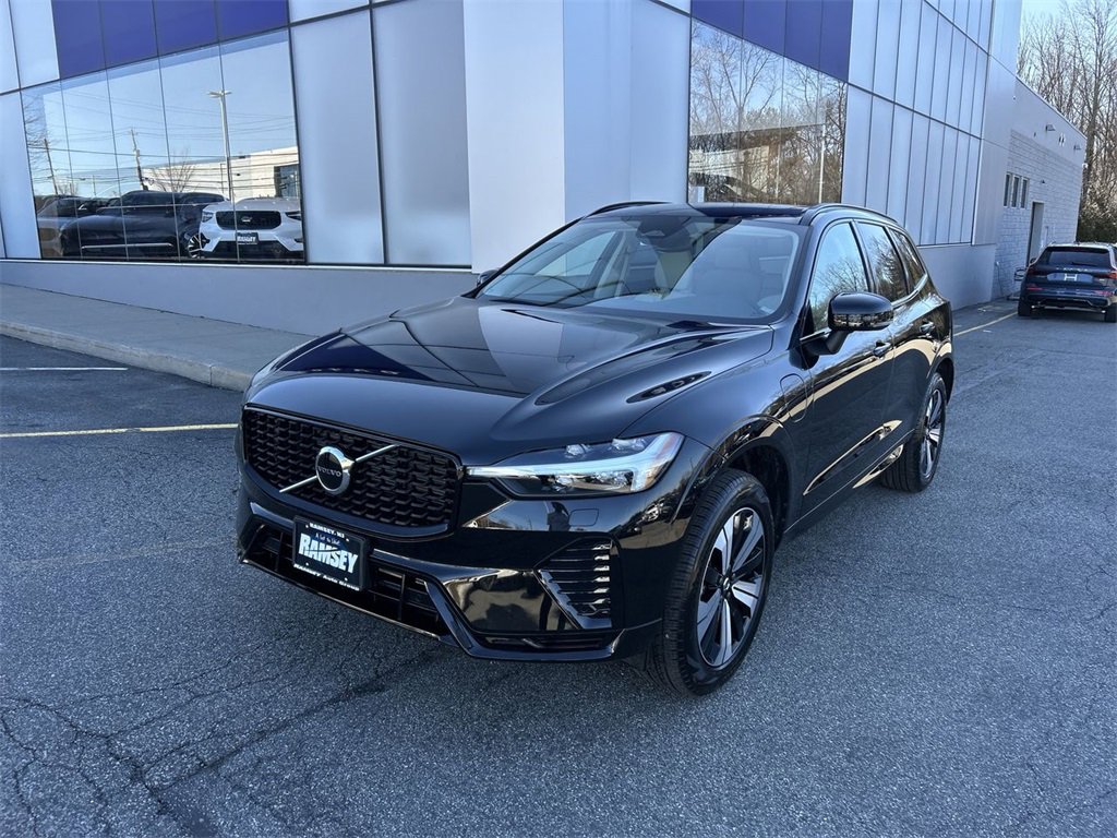 Used 2025 Volvo XC60 T8 Core w/ Protection Package Premier image 4