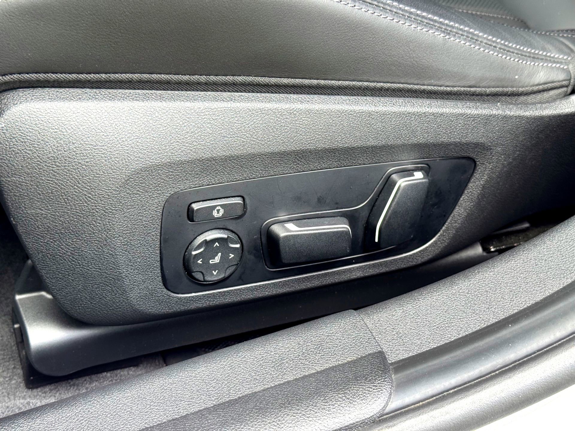 Used 2025 BMW M3 Competition image 17