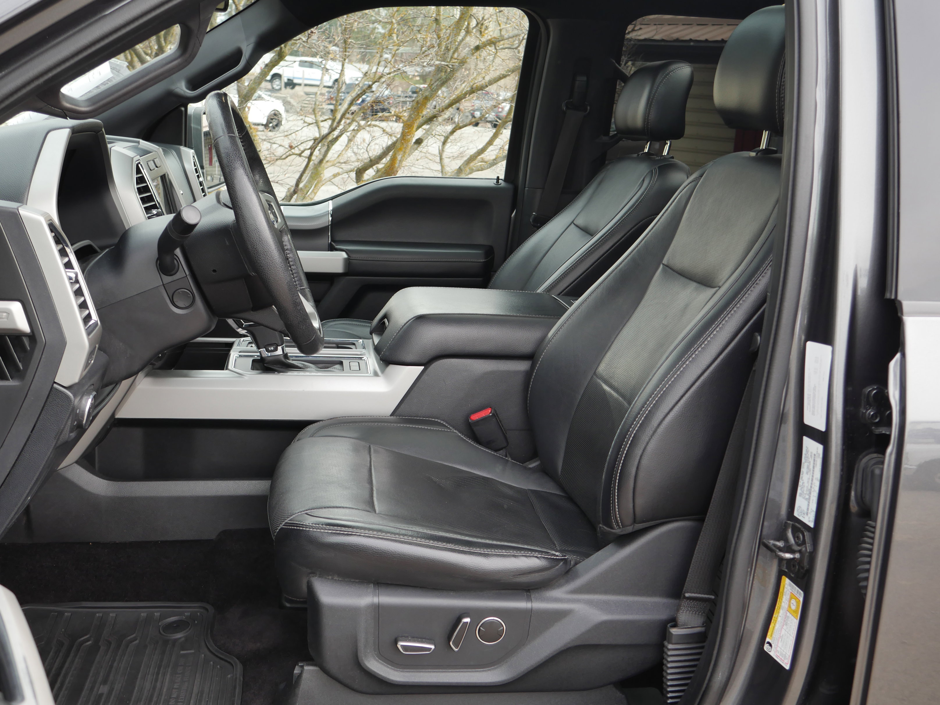 Used 2016 Ford F150 Lariat w/ Equipment Group 502A Luxury image 3