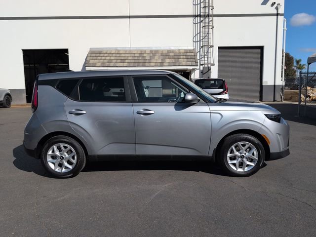 Certified 2025 Kia Soul LX w/ LX Technology Package FWD image 2