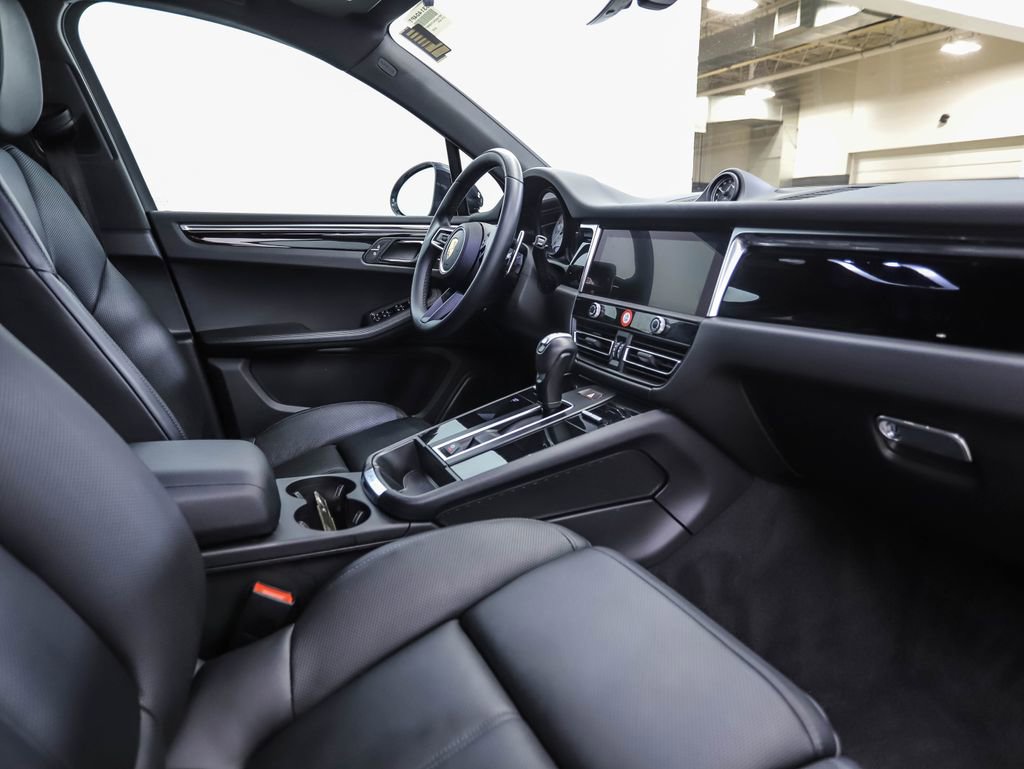 Used 2023 Porsche Macan image 28