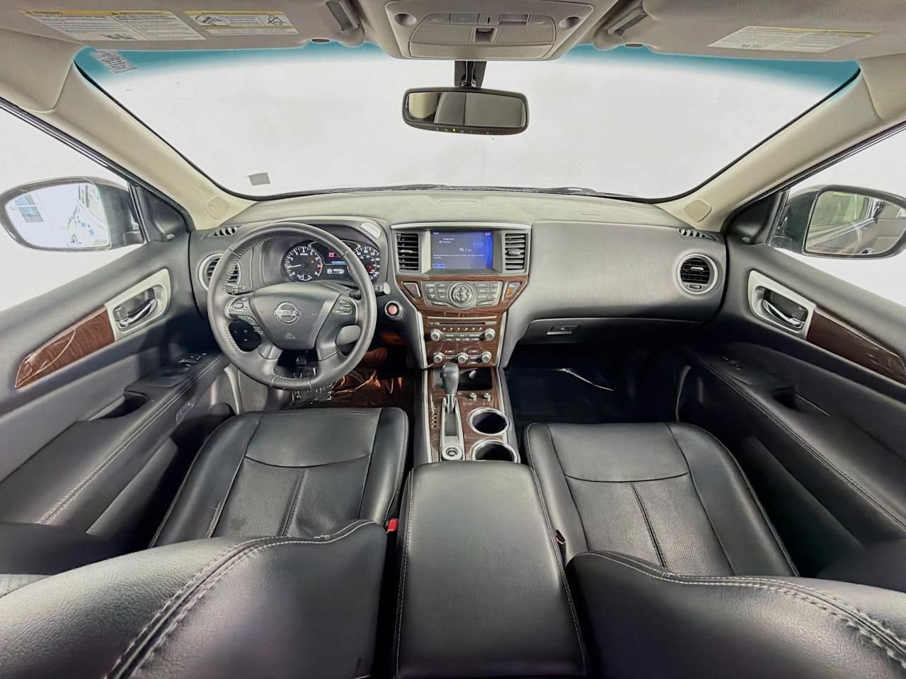 Used 2015 Nissan Pathfinder Platinum w/ Family Entertainment Package AWD/4WD image 10