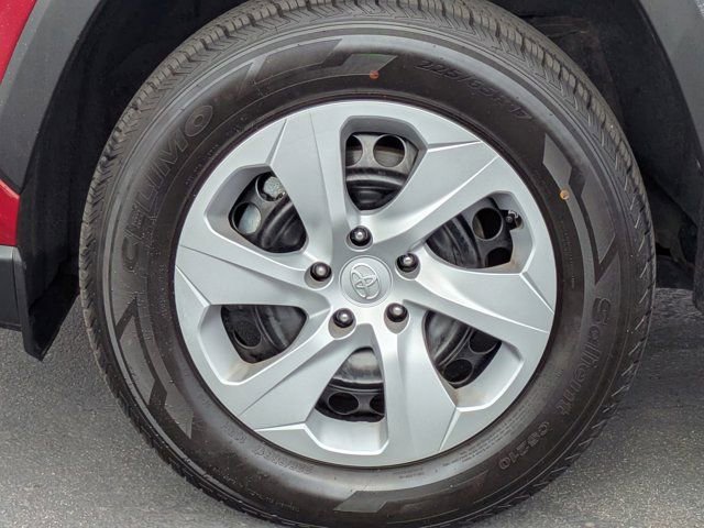 Used 2024 Toyota RAV4 LE AWD/4WD image 13
