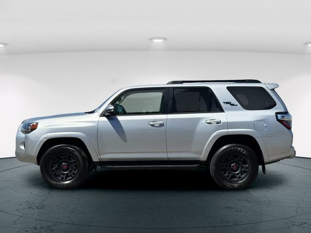 Used 2021 Toyota 4Runner TRD Off-Road Premium w/ Moonroof Package AWD/4WD image 4