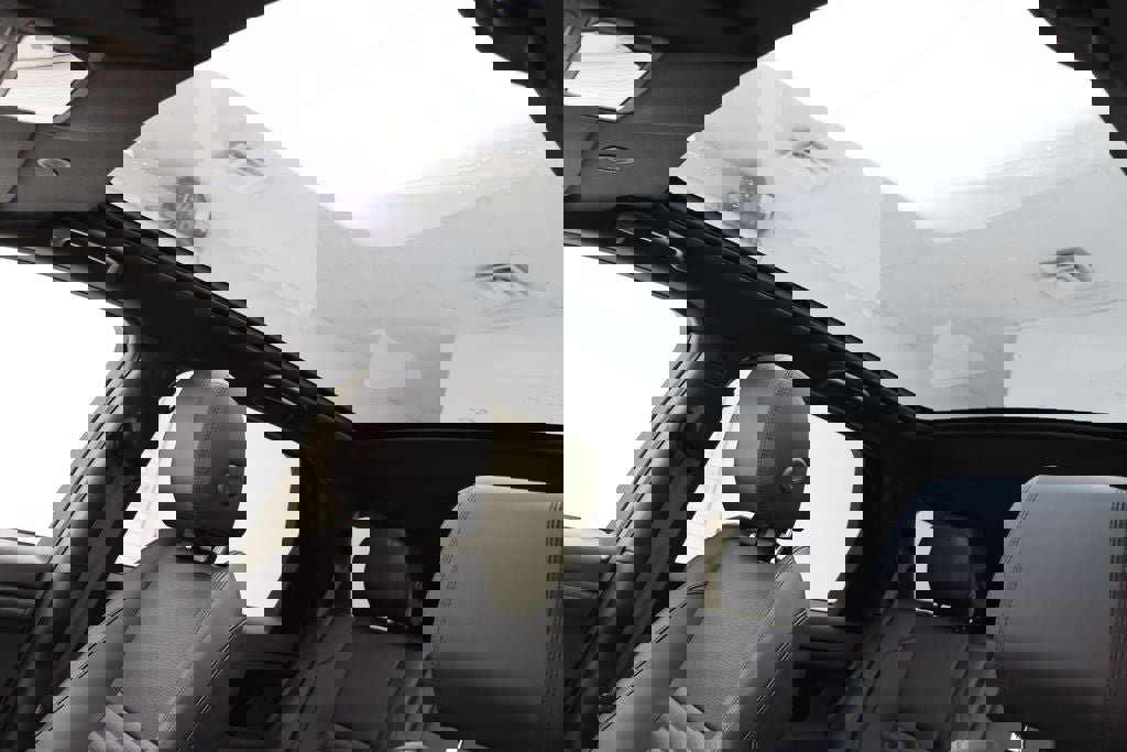 Used 2023 Land Rover Discovery Sport S image 17