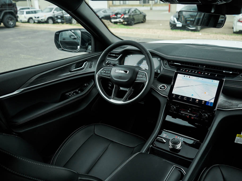New 2025 Jeep Grand Cherokee Limited w/ Black Appearance Package image 14