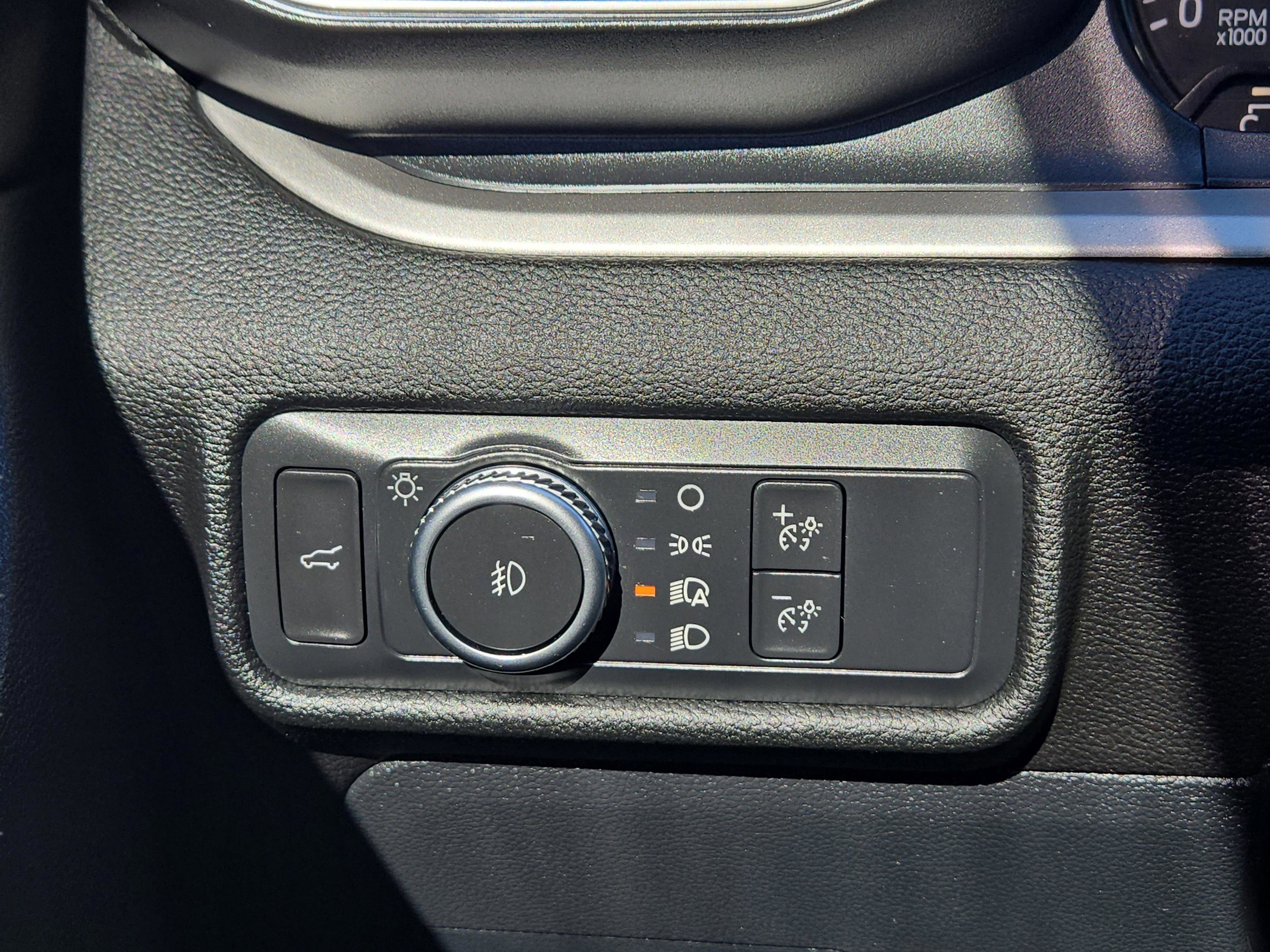 Used 2022 Ford Explorer XLT w/ Equipment Group 202A image 24