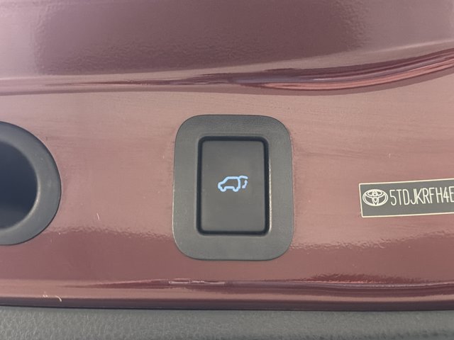 Used 2014 Toyota Highlander XLE AWD/4WD image 13