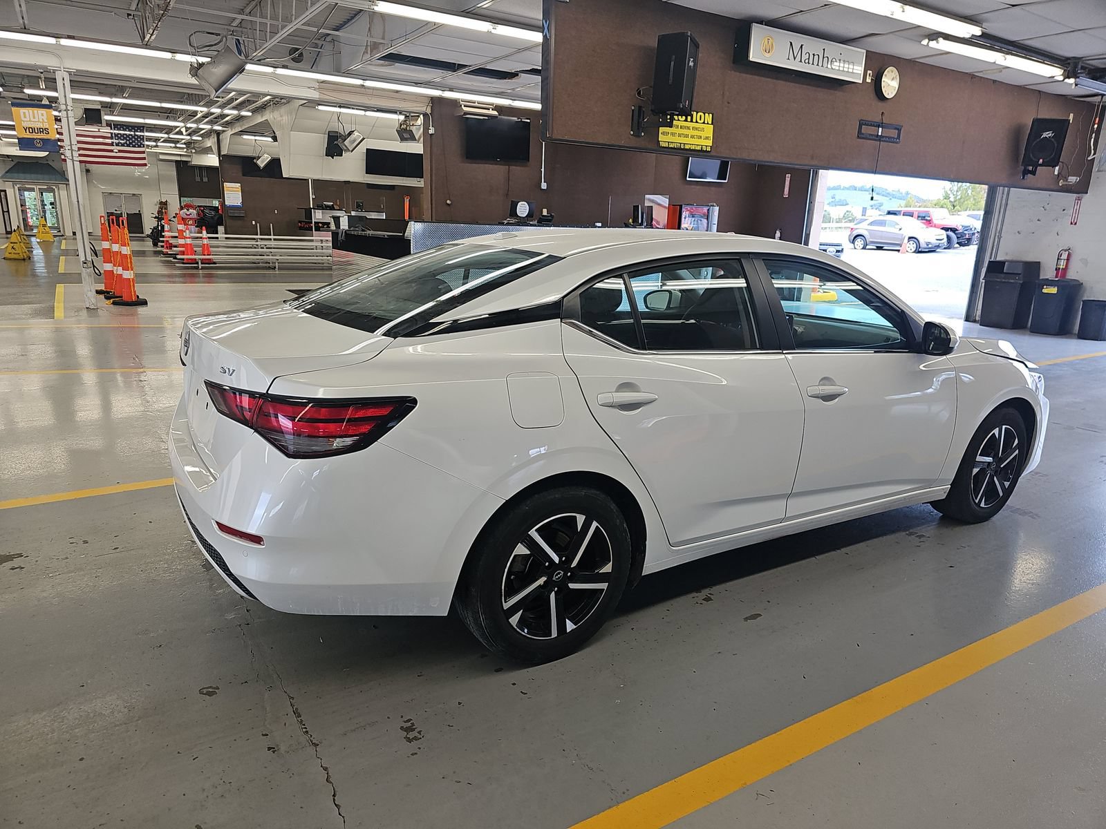 Used 2024 Nissan Sentra SV FWD image 6