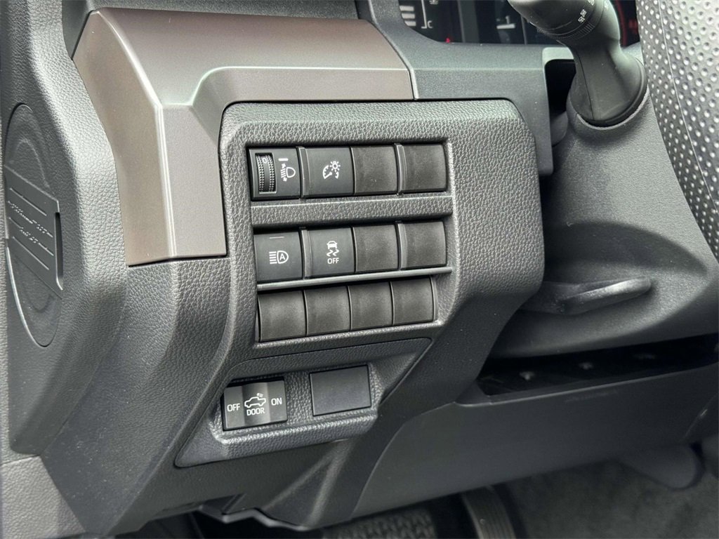 Used 2024 Toyota Tacoma SR5 image 9