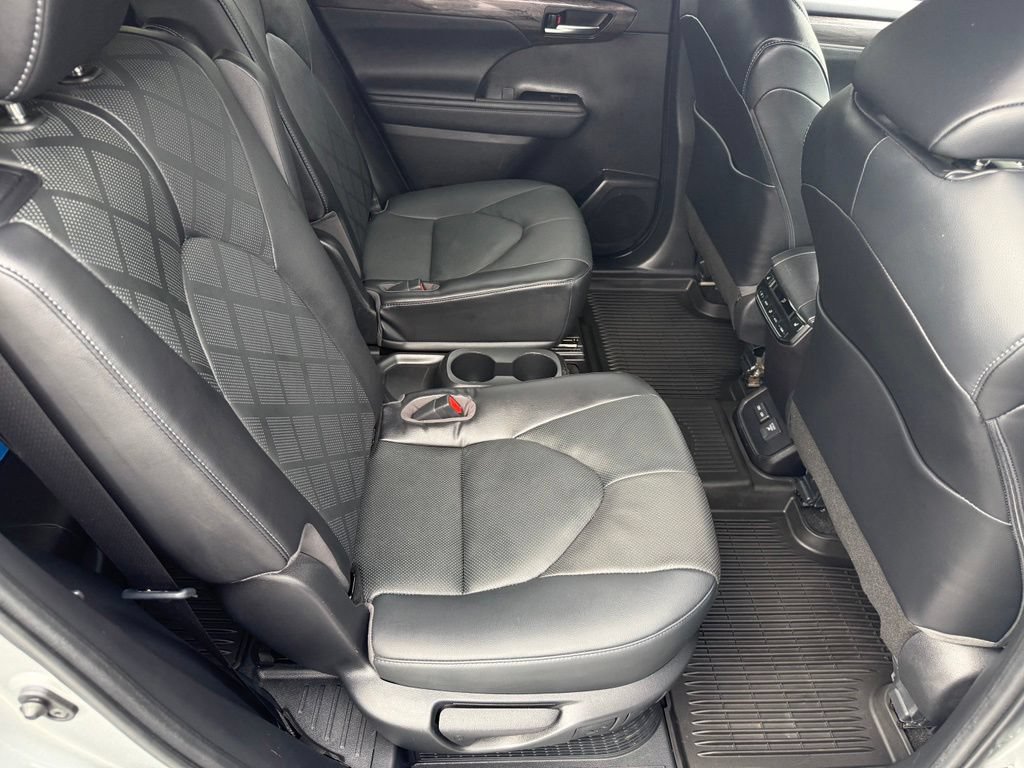 Used 2023 Toyota Highlander Platinum AWD/4WD image 44