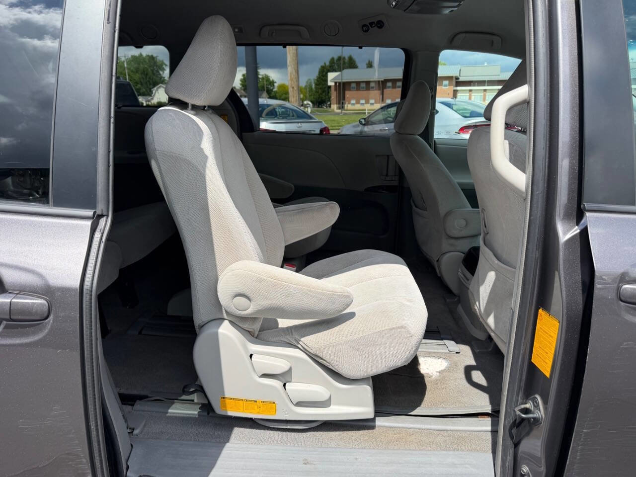 Used 2011 Toyota Sienna LE w/ Towing Pkg FWD image 16