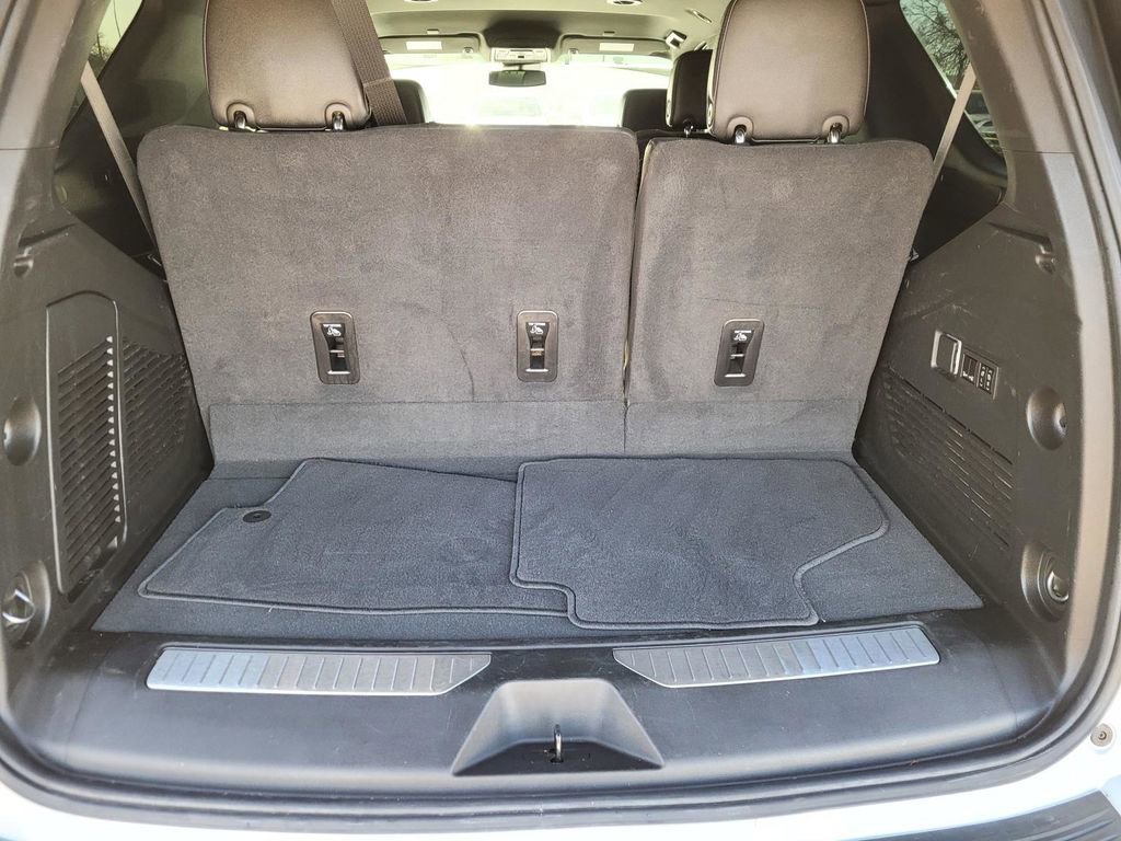 Used 2024 Chevrolet Tahoe Z71 w/ Luxury Package image 17