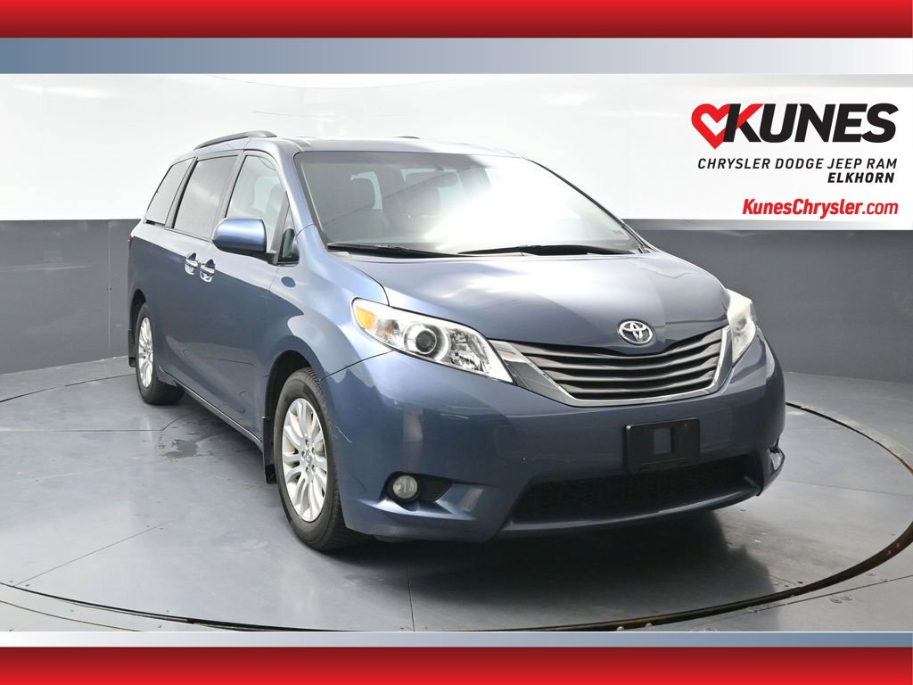 Used 2017 Toyota Sienna XLE w/ XLE Navigation Package FWD image 1