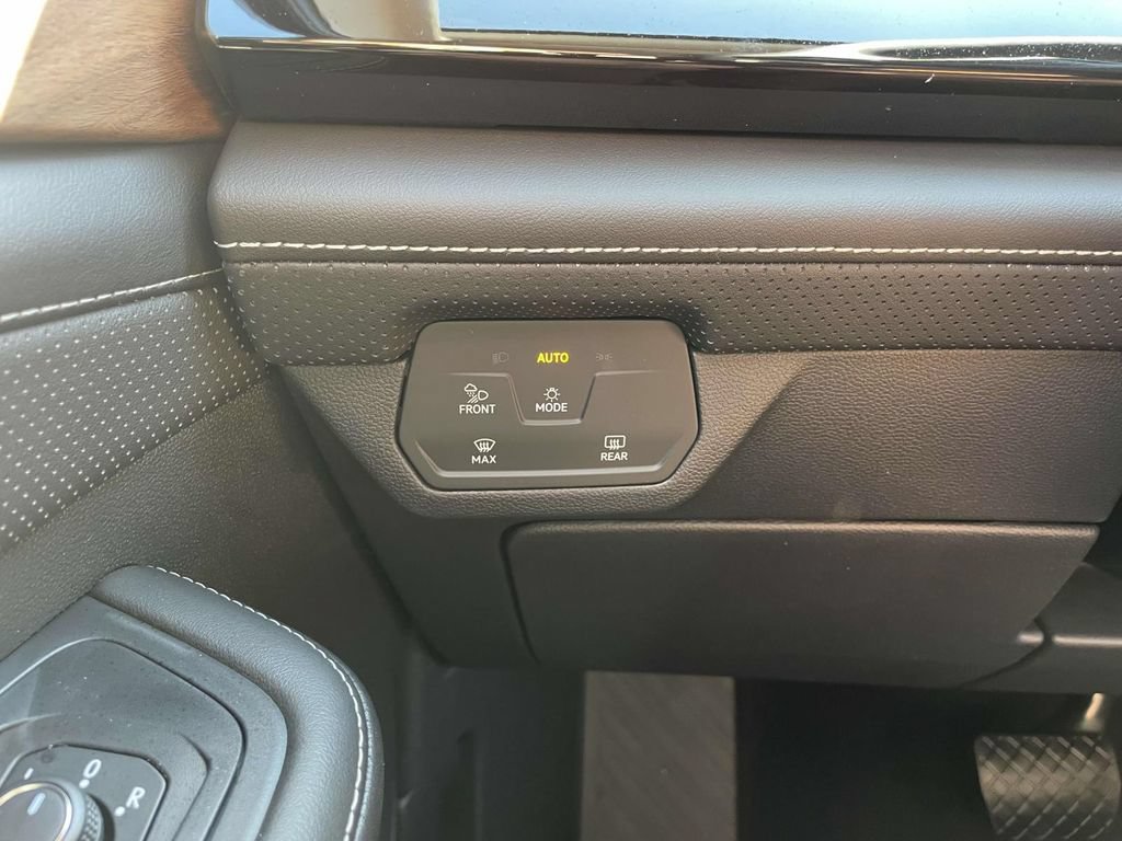 New 2026 Volkswagen Atlas SE FWD image 30