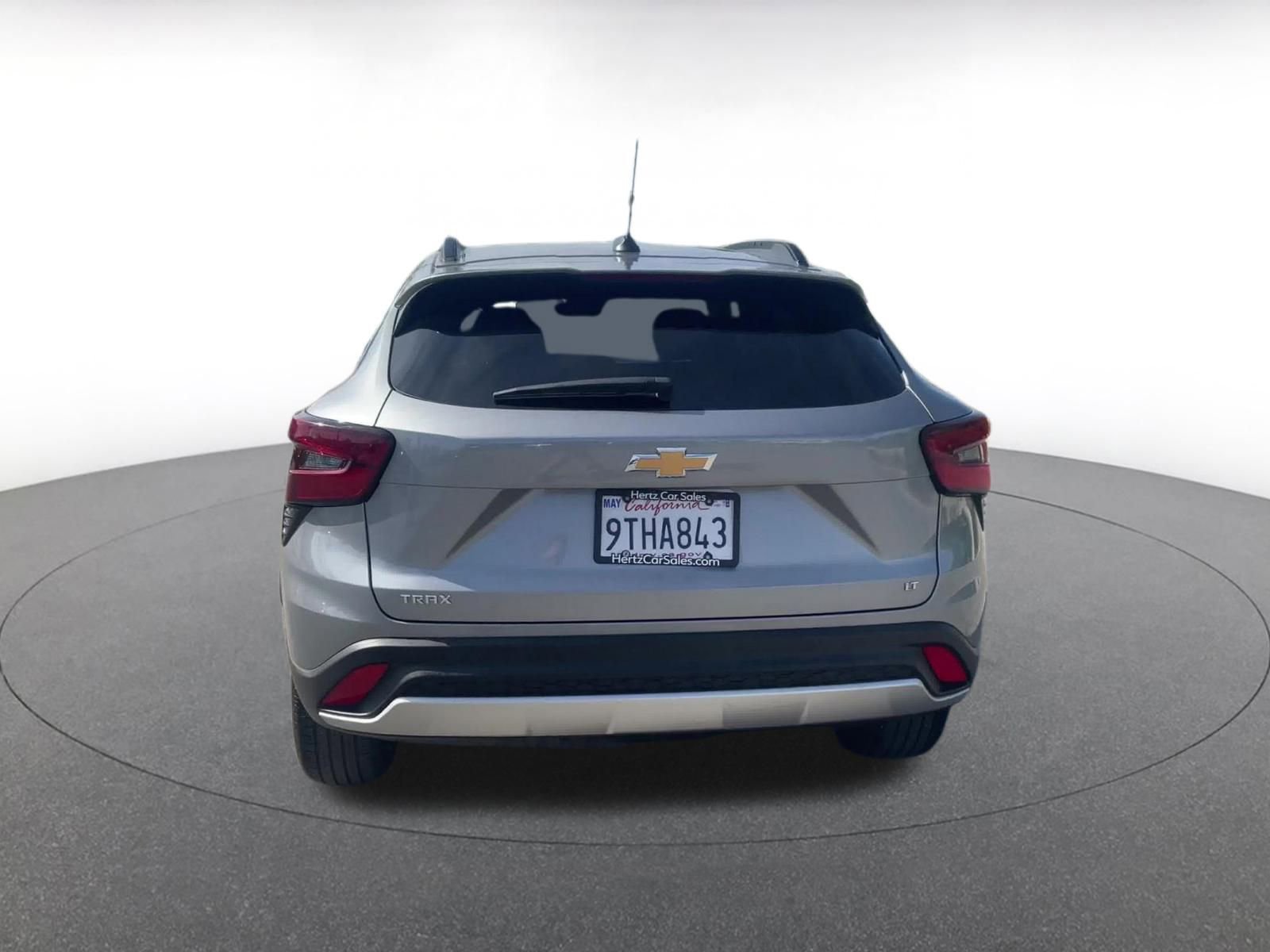 Used 2025 Chevrolet Trax LT w/ LT Convenience Package image 11
