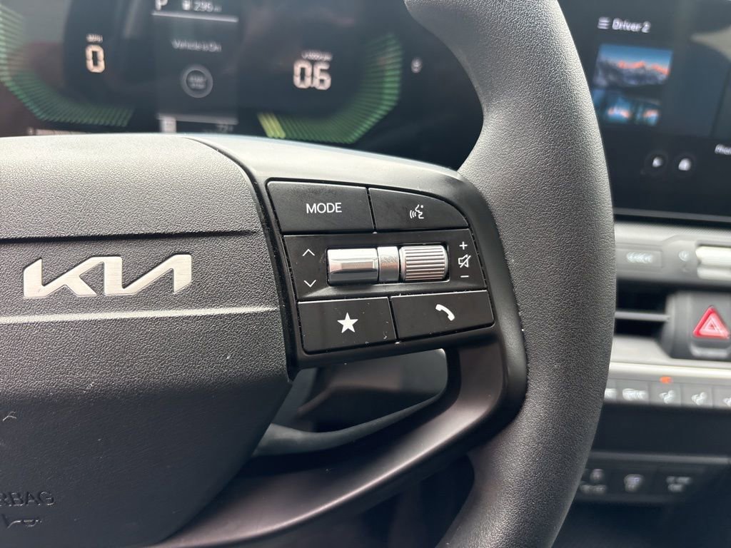 Used 2025 Kia K4 LXS image 22