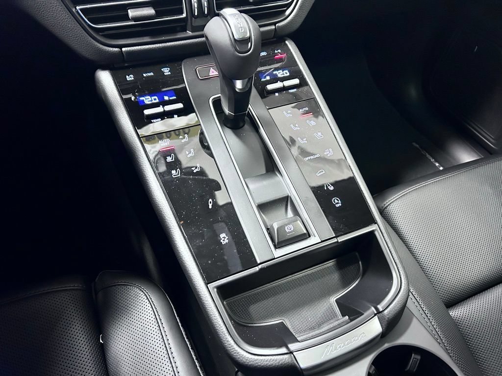 Certified 2026 Porsche Macan AWD/4WD image 22