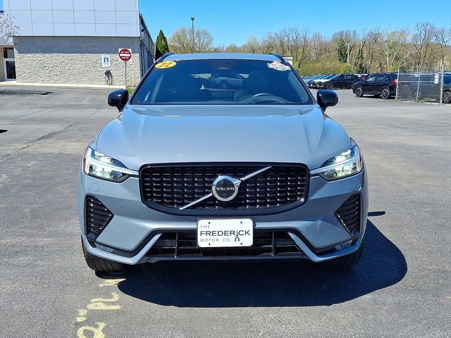 Used 2022 Volvo XC60 B6 R-Design w/ Advanced Package AWD/4WD image 2