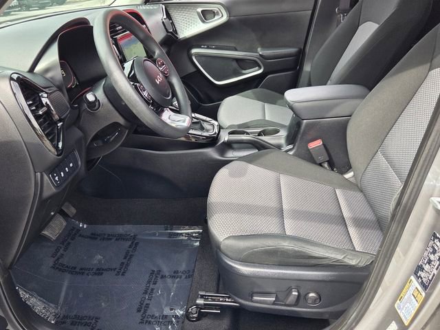 Used 2023 Kia Soul S image 9