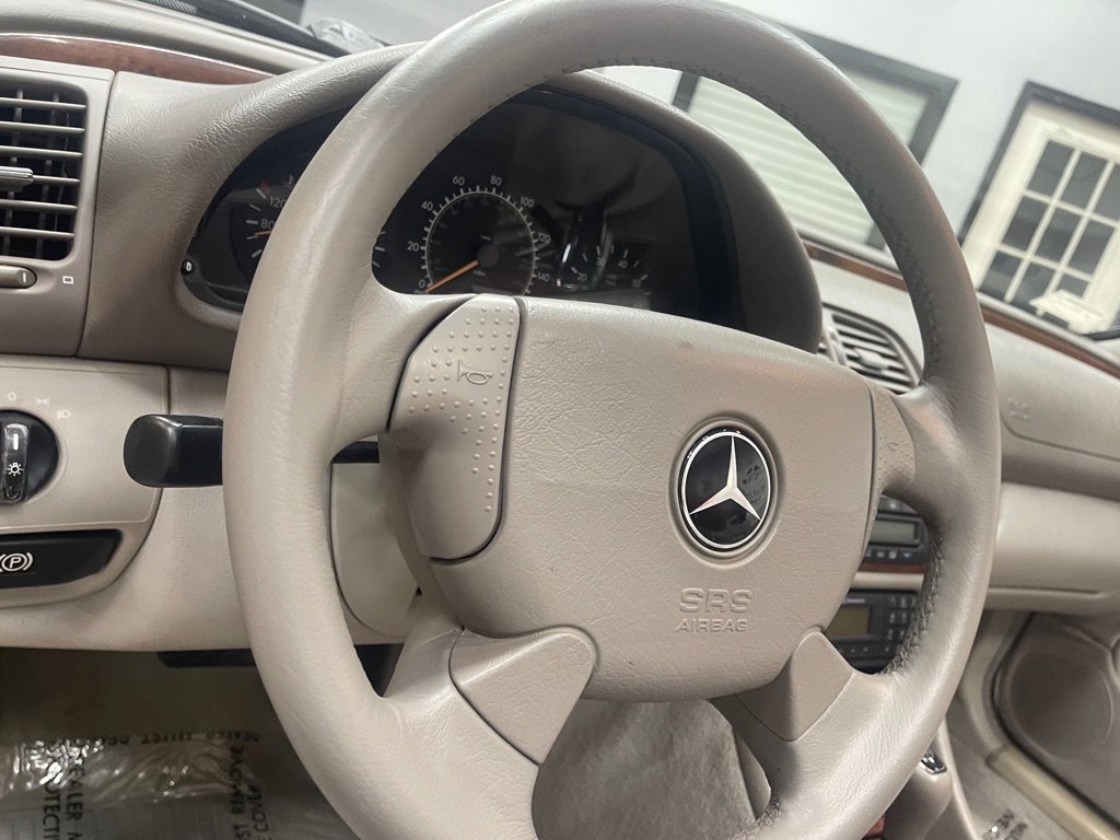 Used 1999 Mercedes-Benz CLK 320 Cabriolet image 30