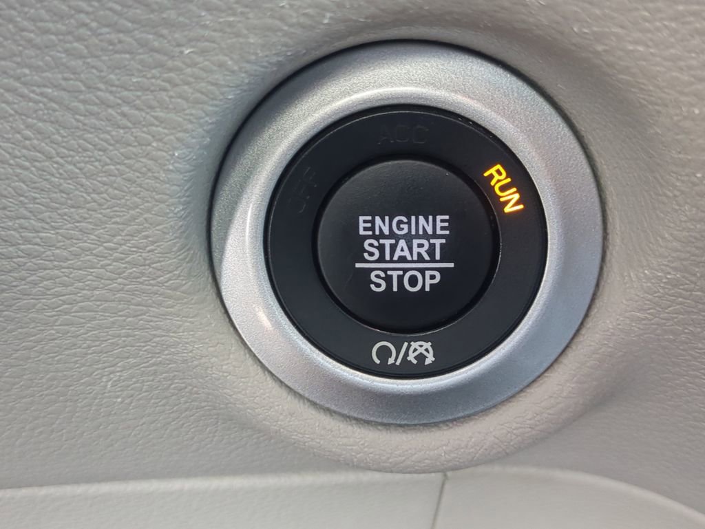 Used 2023 Chrysler Pacifica Touring-L image 31