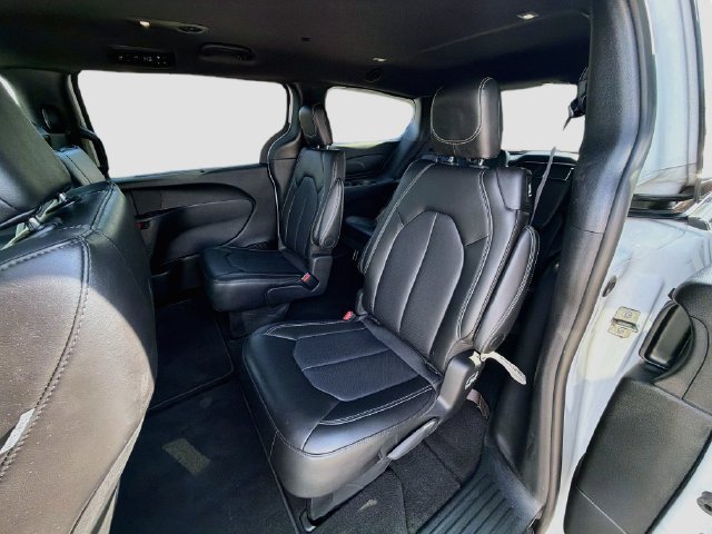 Used 2025 Chrysler Pacifica Select FWD image 25