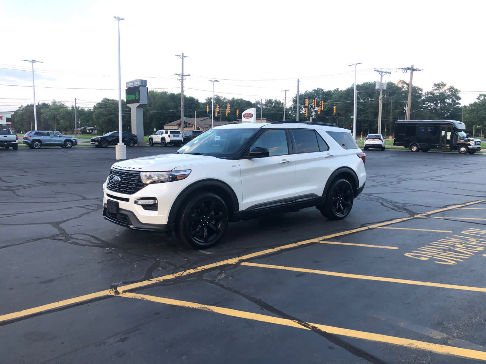 Used 2024 Ford Explorer ST-Line w/ Class IV Trailer Tow Package AWD/4WD image 4