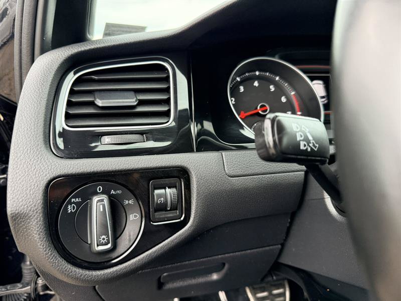 Used 2020 Volkswagen Golf 4-Door FWD image 30