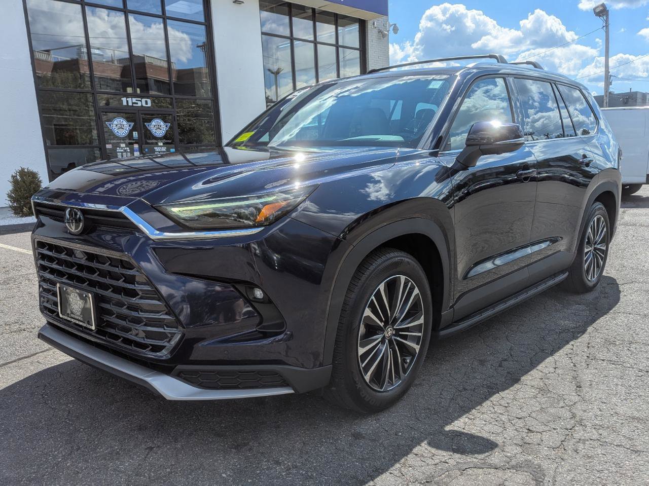 Used 2024 Toyota Grand Highlander AWD Hybrid image 2