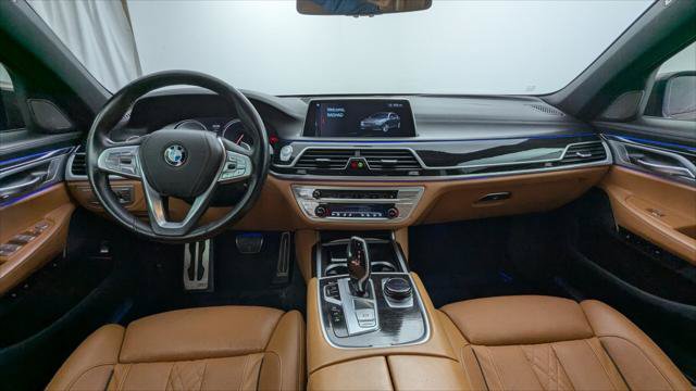 Used 2019 BMW 750i w/ Executive Package RWD image 24