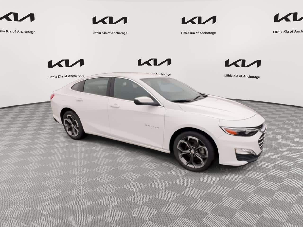 Used 2023 Chevrolet Malibu LT FWD image 2