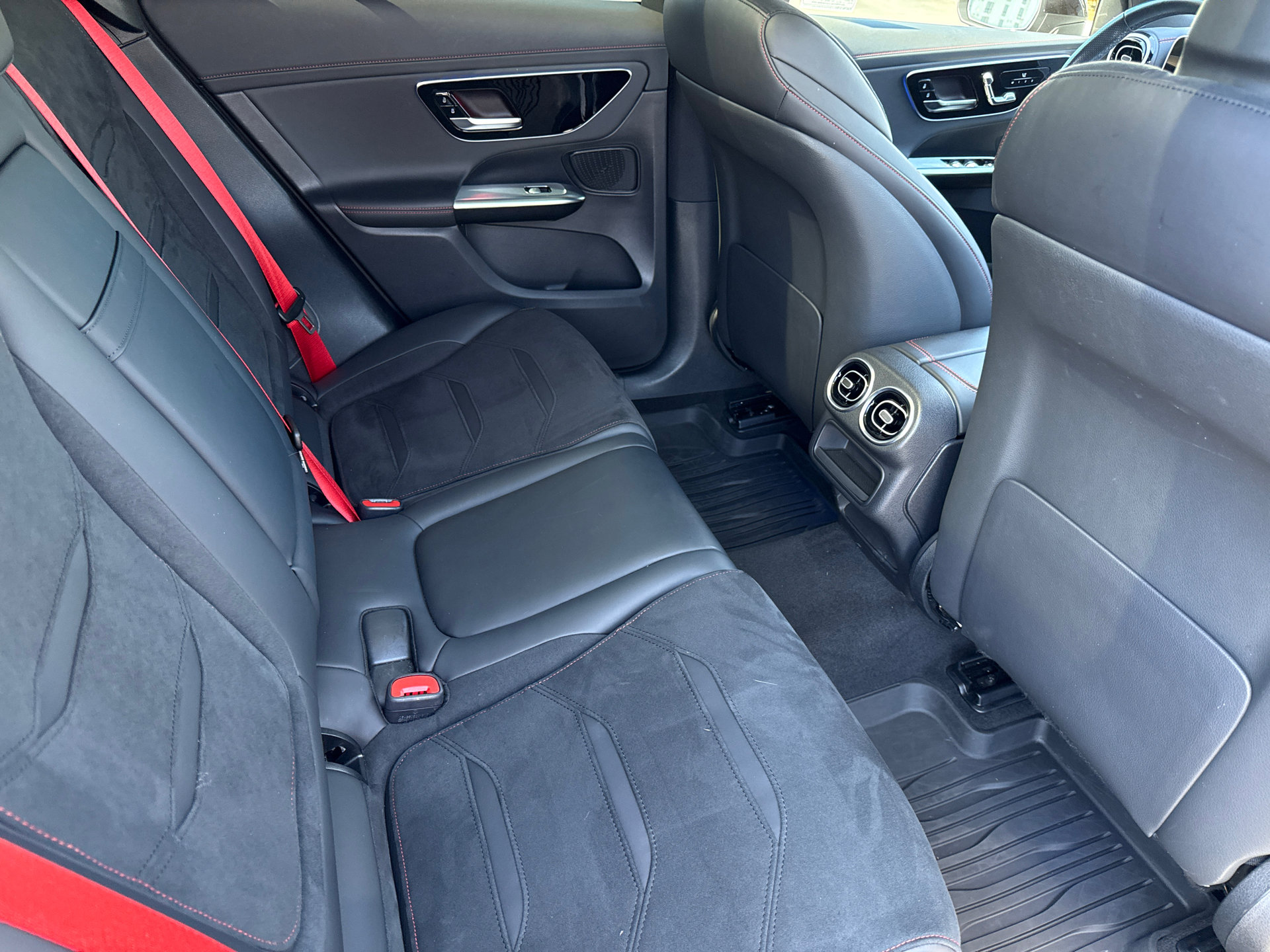 Used 2024 Mercedes-Benz GLC 43 AMG 4MATIC image 18