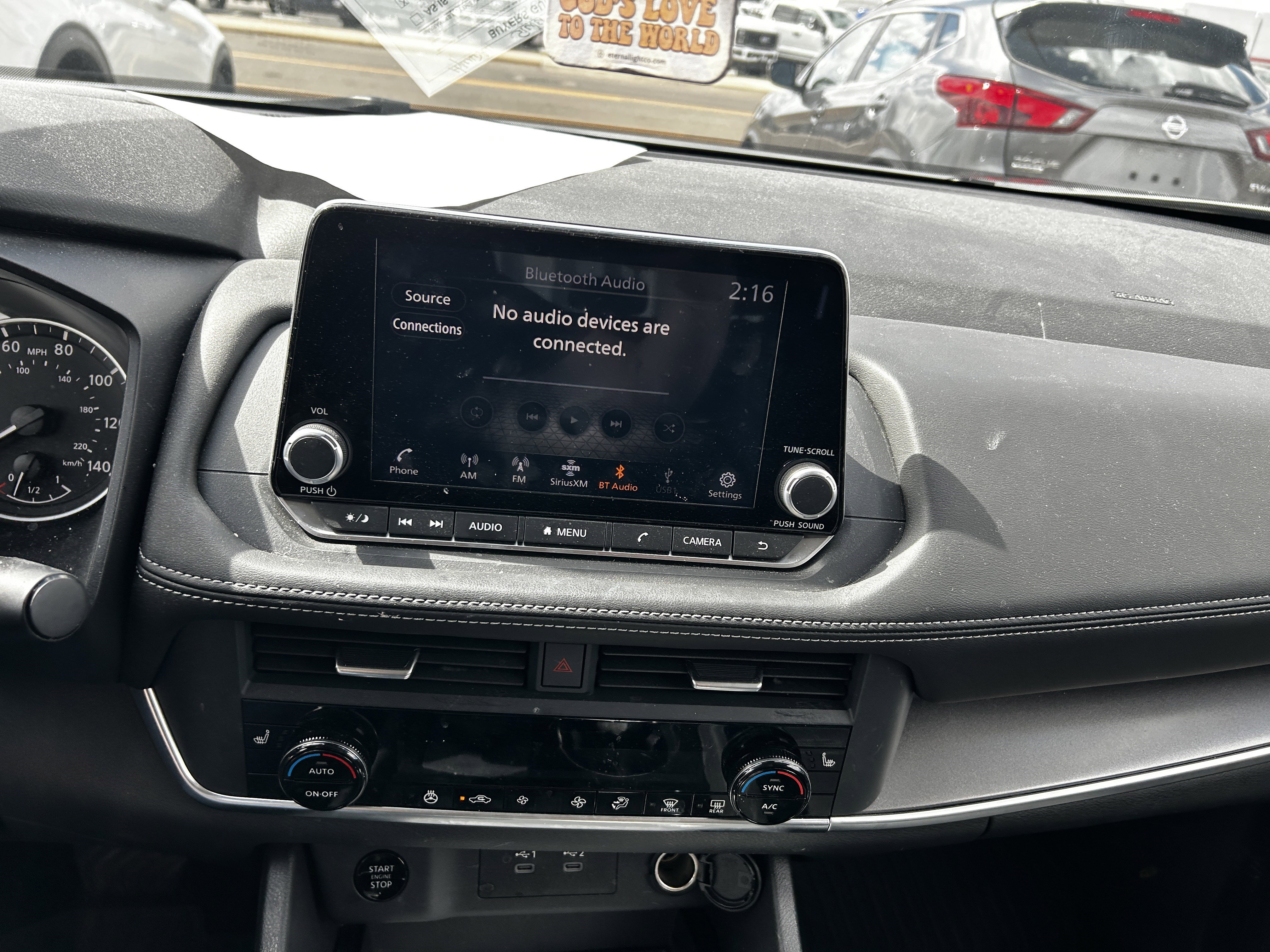 Used 2024 Nissan Rogue SV w/ SV Premium Package image 16