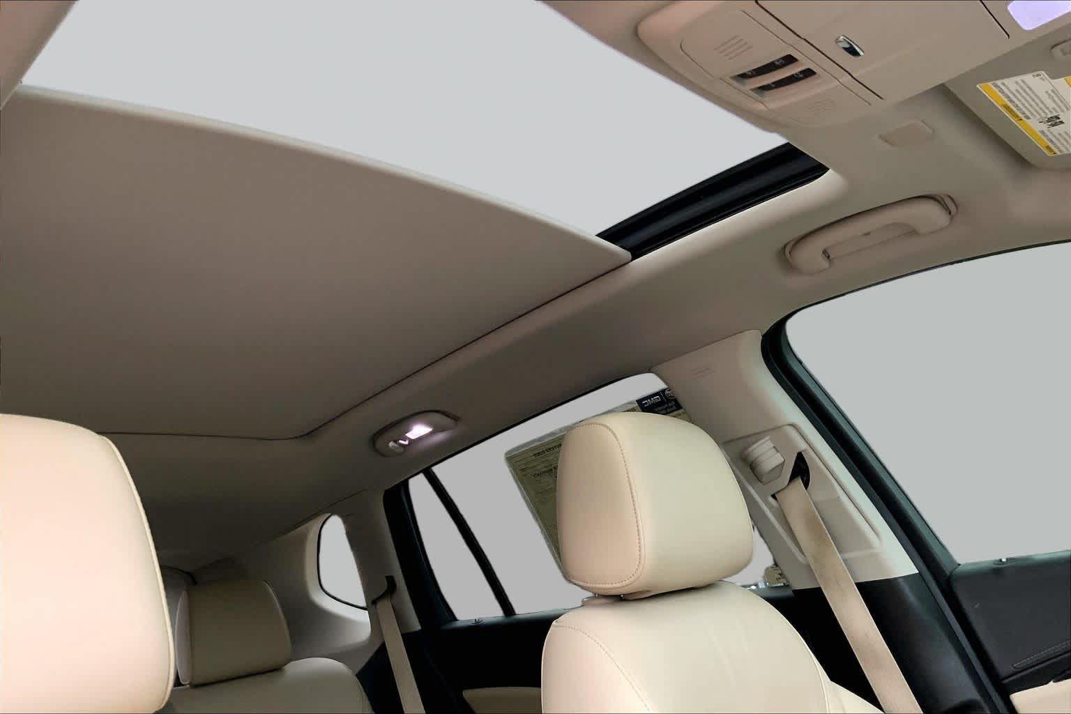 Used 2019 Buick Envision Essence FWD image 13