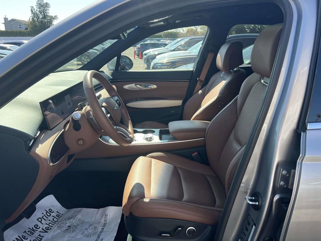 Certified 2026 Genesis GV70 2.5T Advanced AWD/4WD image 11