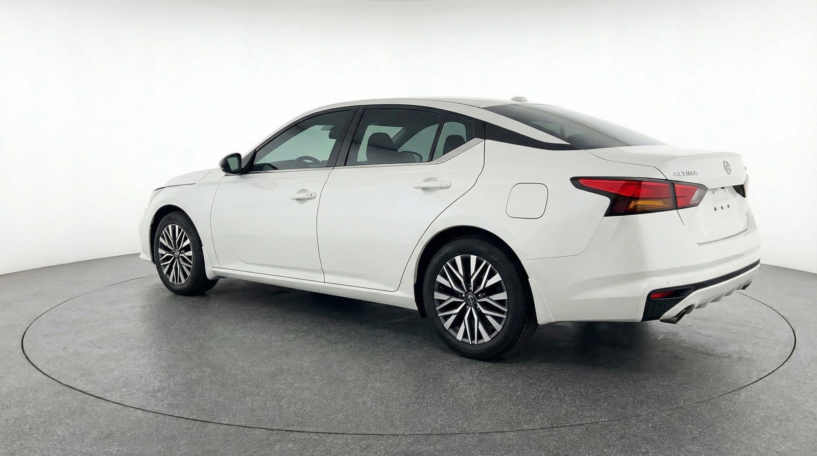 Used 2025 Nissan Altima 2.5 SV FWD image 6