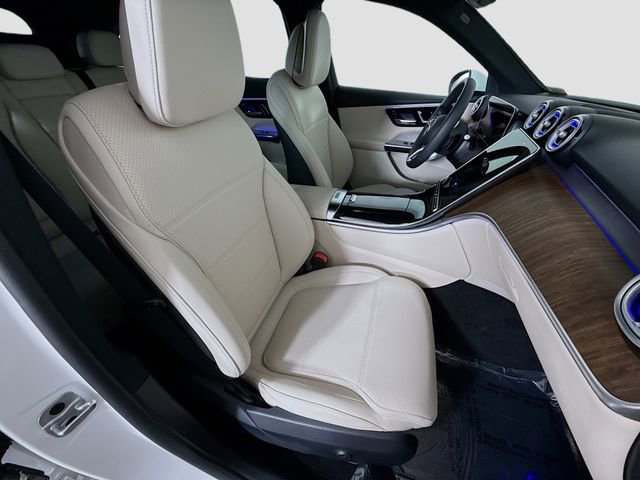 Used 2025 Mercedes-Benz GLC 350e 4MATIC image 28