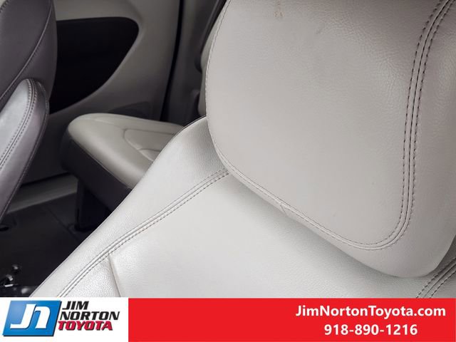 Used 2018 Chrysler Pacifica Touring-L image 15