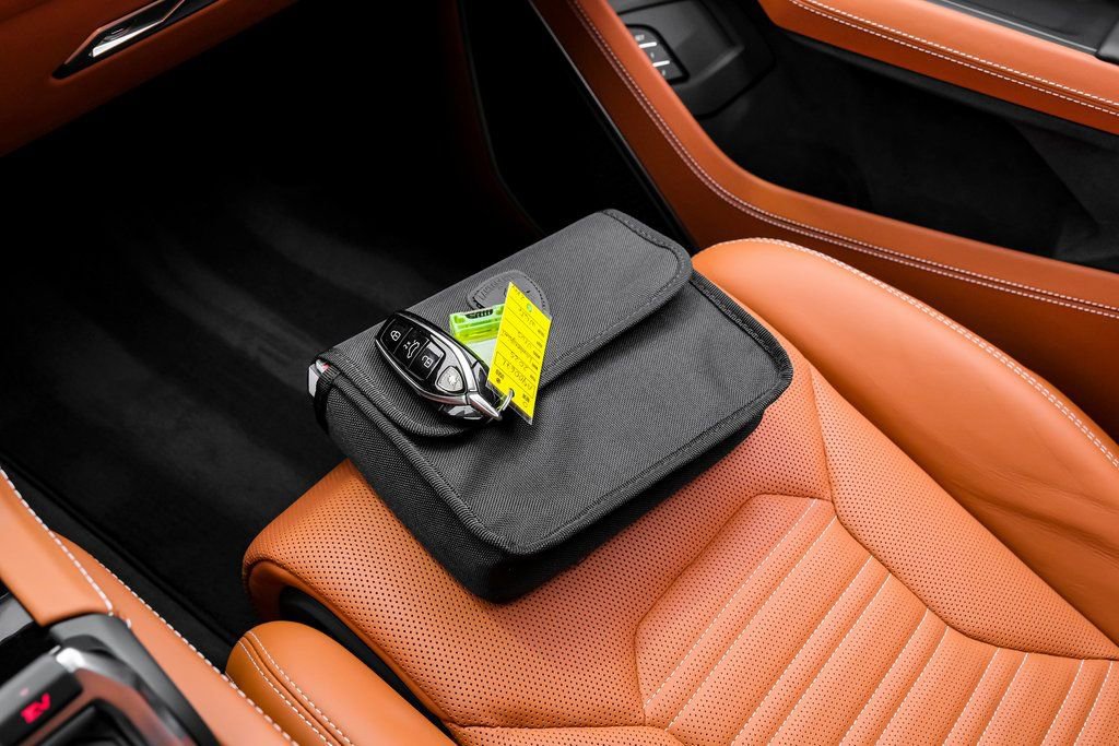 Used 2025 Lamborghini Urus SE AWD/4WD image 72