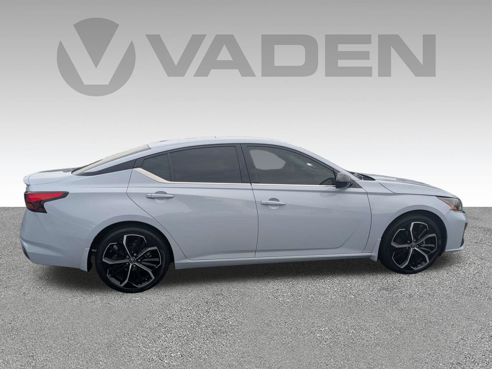 Used 2023 Nissan Altima 2.5 SR FWD image 24