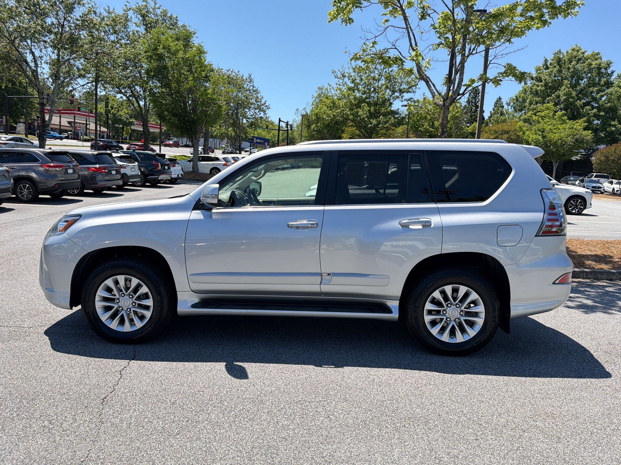 Used 2015 Lexus GX 460 w/ Premium Package AWD/4WD image 2