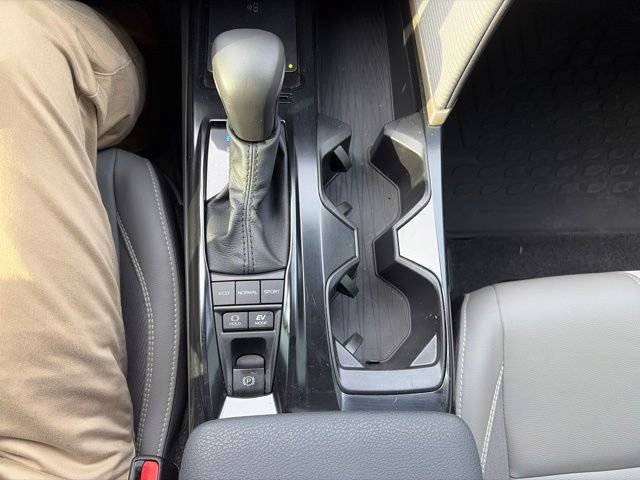 Used 2025 Toyota Camry SE w/ Convenience Package FWD image 22