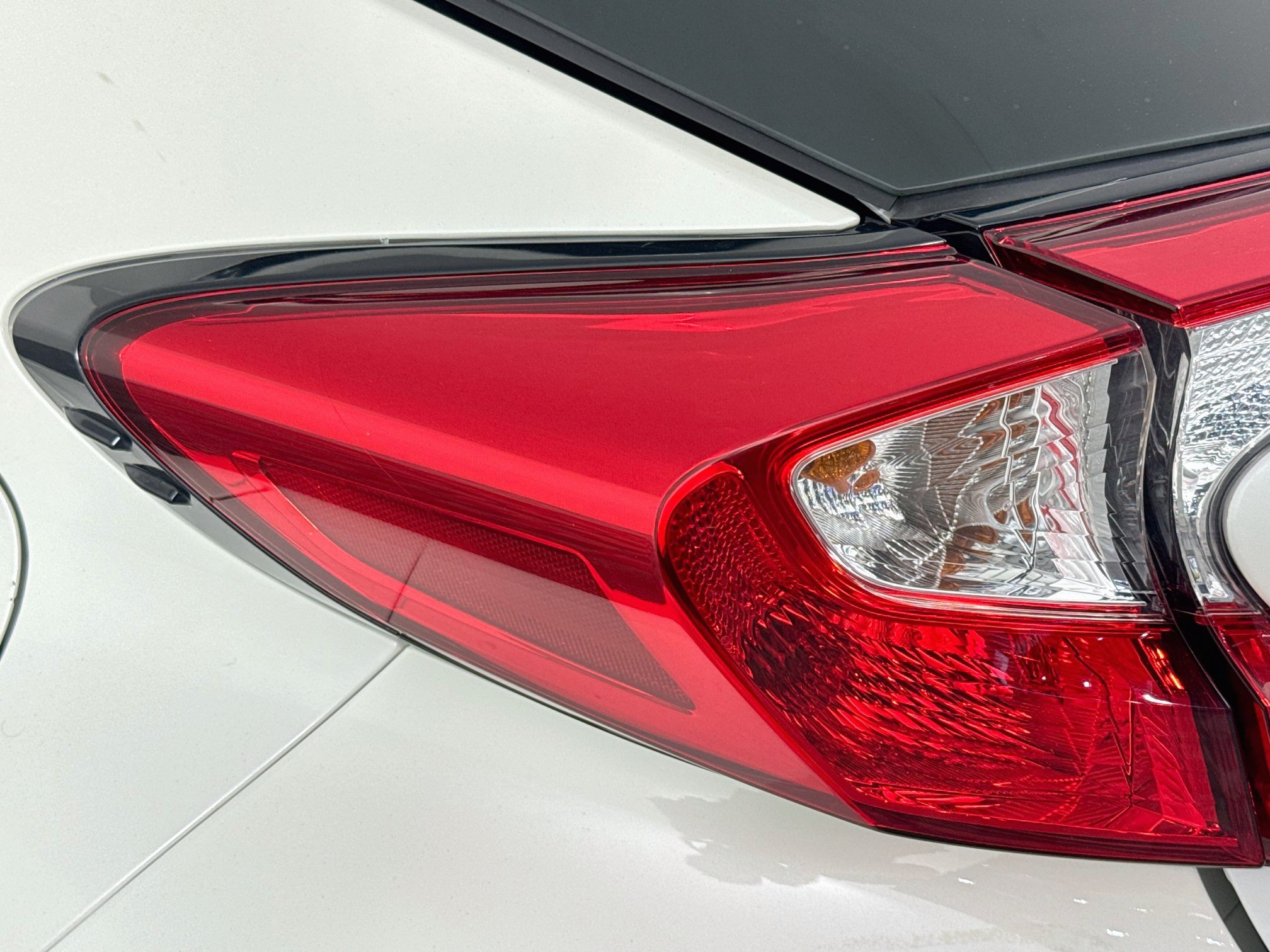 Used 2020 Toyota C-HR LE FWD image 33