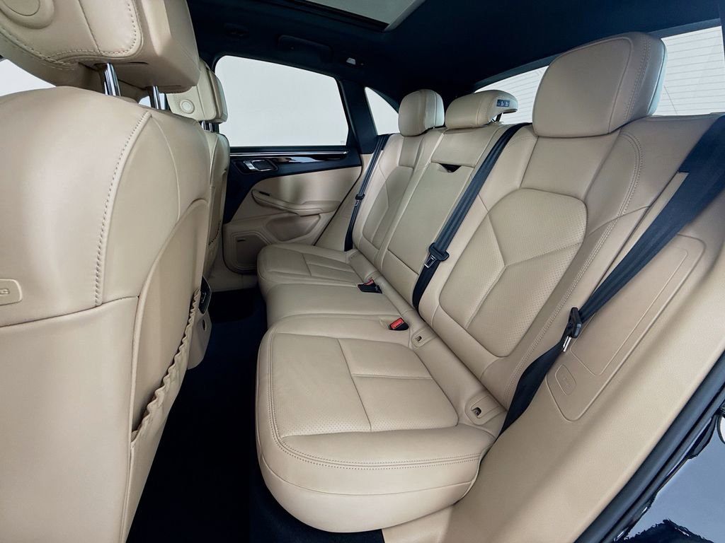 Certified 2025 Porsche Macan image 25